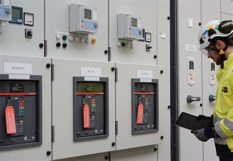 How Modernization with Connected MV and LV Switchgear .